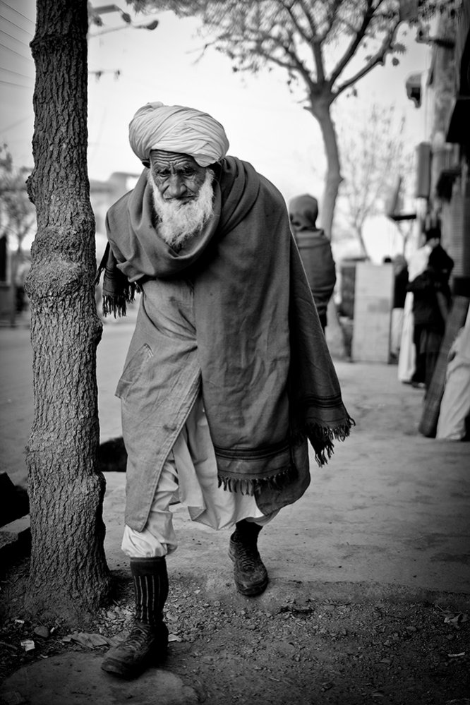 نام: old man.jpg نمایش: 565 اندازه: 142.1 کیلو بایت