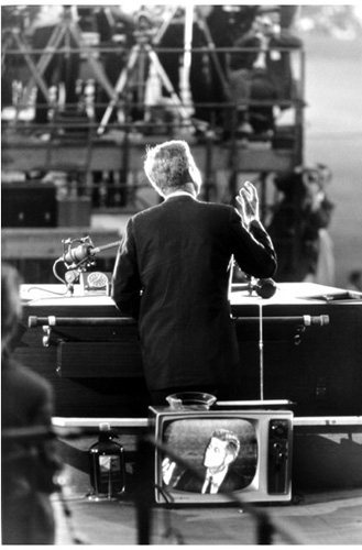 نام: 125_1winogrand_jfk[1] copy.jpg نمایش: 939 اندازه: 72.0 کیلو بایت