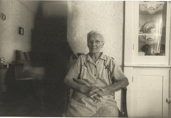 نام: duane-michals-death-comes-to-the-old-lady-4.jpg نمایش: 30631 اندازه: 37.6 کیلو بایت