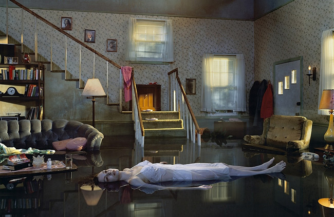 نام: gregory_crewdson_01_05.jpg نمایش: 9473 اندازه: 107.7 کیلو بایت