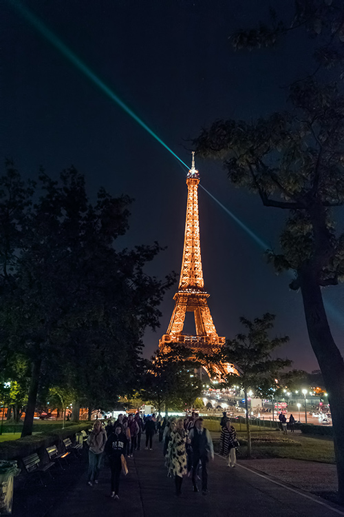 نام: Paris.jpg نمایش: 488 اندازه: 208.2 کیلو بایت