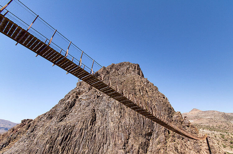 نام: Pir Taqi Suspension Bridge-2013-750px.jpg نمایش: 412 اندازه: 297.3 کیلو بایت
