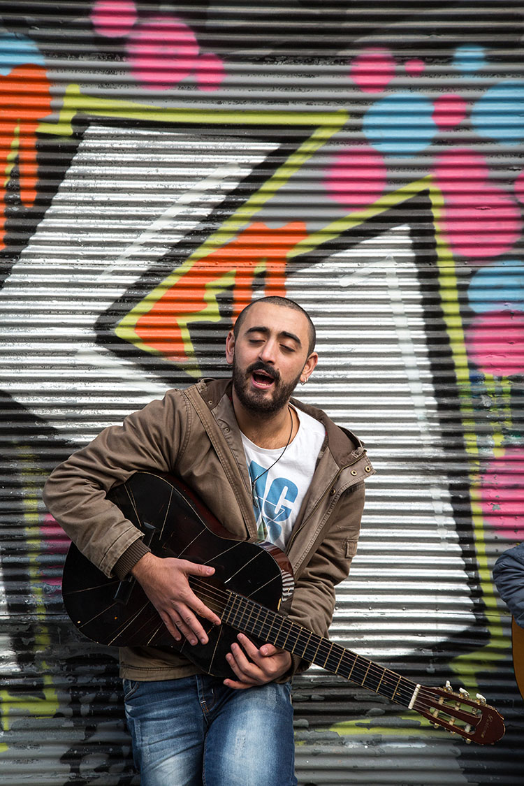 نام: akkasee-guitar.jpg نمایش: 721 اندازه: 277.6 کیلو بایت