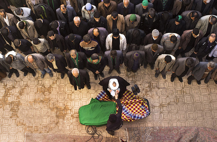 نام: Funeral.jpg نمایش: 431 اندازه: 207.4 کیلو بایت