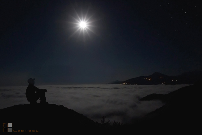 نام: Night-above-the-clouds.jpg نمایش: 895 اندازه: 40.9 کیلو بایت
